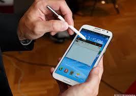 Galaxy Note II 3100 mAh’lik pili aralıksız yoğun kullanımla yaklaşık 8 saat şarja ihtiyaç duymadan çalışabiliyor.