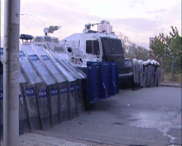 1-Polisi ve emniyet güçlerini üniversiteye ODTÜ rektörlüğü davet etti.