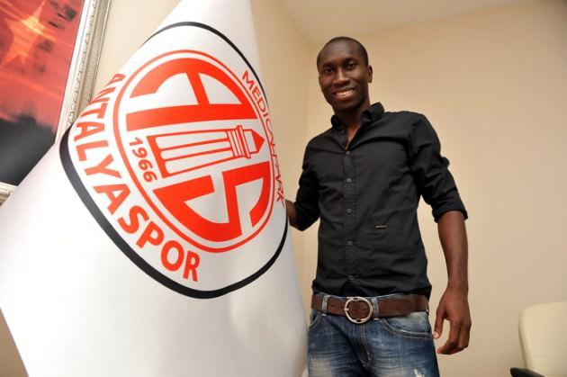 LAMINE DIARRA (ANTALYASPOR) Antalyaspor, Partizan'da 112 maç oynayan ve 56 gol atan Senegalli forvet Lamine Diarra'yı renklerine kattı.