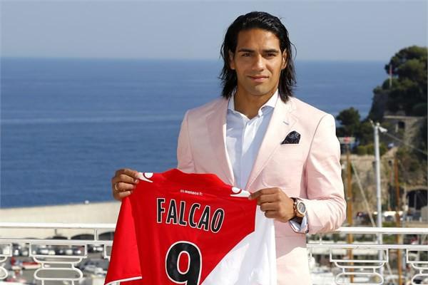 <p><strong>Transfer şampiyonları<br /></strong><br />Monaco transfere tam 144 milyon Euro harcadı.</p>