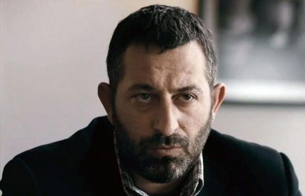 CEM YILMAZ Her yaptığı olay olan usta komedyen Cem Yılmaz, Telekom reklamlarında sergilediği performans ile göz dolduruyor. Cem Yılmaz'ın 2007 yılından beri sürdürdüğü reklam projeleri karşılığında 6 milyon TL kazandığı konuşulmuştu... 