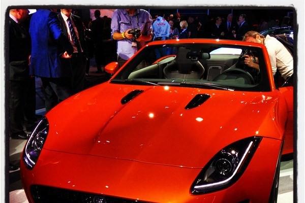 İngiliz otomobil üreticisi Jaguar, lüks ve hızlı otomobil serilerinde İtalyan rakiplerine karşı yeni Jaguar 7 serisini bu Cuma piyasaya sunuyor.