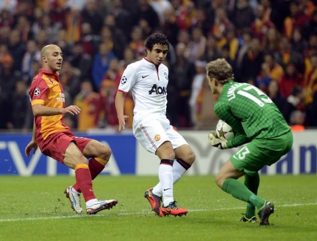 <p>Galatasaray, Avrupa macerasına ise pek de iyi bir başlangıç yapamadı. 5 sezon sonra Şampiyonlar Ligi sahnesine çıkan ve Devler Ligi'nde Türkiye'yi temsil eden tek takım olan Galatasaray, H Grubu'nda Manchester United, Braga ve Cluj takımları ile eşleşti.</p>