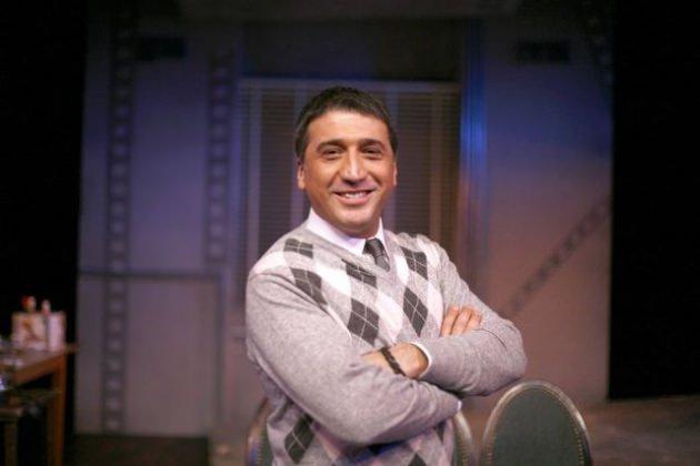 <p>Cem Davran - Futbol'da şampiyonluğa ulaşan Fenerbahçe'yi ve renklere gönül vermiş dostları yürekten kutluyorum, tebrikler.</p>