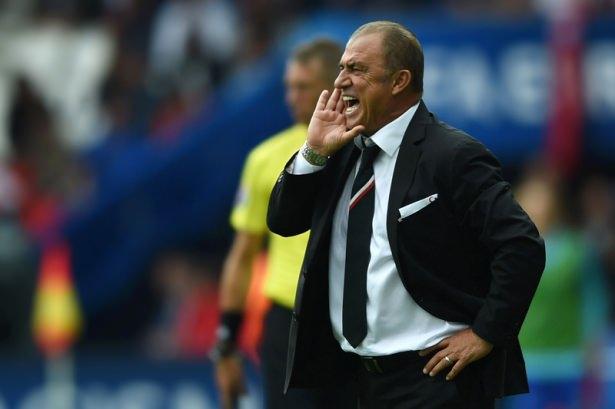 <p>Sonuç olarak Fatih Terim de onu oyundan aldı. Terim de gününde değildi. Yapılan değişiklikler, maçın kaderini değiştirecek kalite ve düzeyde değildi" ifadesini kullandı.</p>