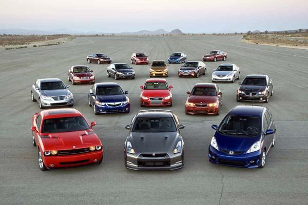 <p>Piyasada satışı devam eden son 2013 model otomobiller, önemli indirimlerle satılıyor. Her markanın stoklarında kalan az sayıdaki 2013 model yılına ait otomobiller için 500 TL’den başlayıp 10 bin TL’ye kadar ulaşan ciddi indirimler uygulanıyor. İşte marka marka piyasadaki indirimli 2013 model otomobiller.</p>