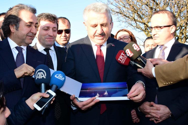 <p>"Dünyanın en büyük ayak açıklığı olan köprüsü ki 2023 metre olacak. </p>
