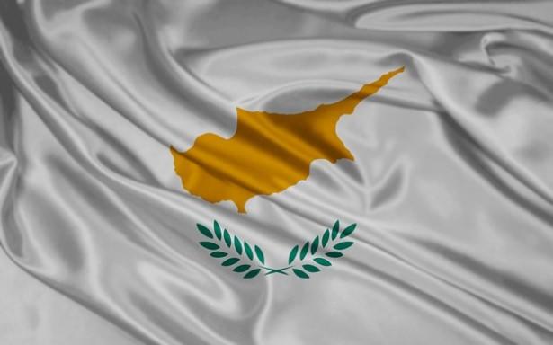 <p><strong>Kıbrıs Rum Kesimi</strong></p>

<p>Kıbrıs Rum yönetimi 1915 olaylarını 1982 yılında "soykırım" olarak kabul etti.</p>

