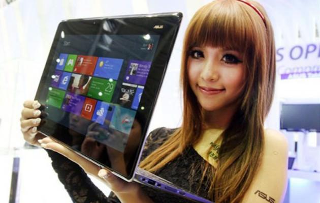 Asus Taichi’nin en önemli özelliği, iki ekrana sahip olması. Ana panelin yüzeyindeki ikinci ekran, ayrı bir görüntü için de kullanılabildiği gibi, ana ekranın bir aynası gibi fonksiyon da gösterebiliyor. 29.4 cm genişliğinde ekrana sahip olan Taichi, 1080p IPS ekrana sahip. Intel Core i5-3317U işlemci kullanan Taichi, 4GB Ram, 128 GB SSD ve Intel HD Graphics 4000 grafik işlemci birimine sahip.