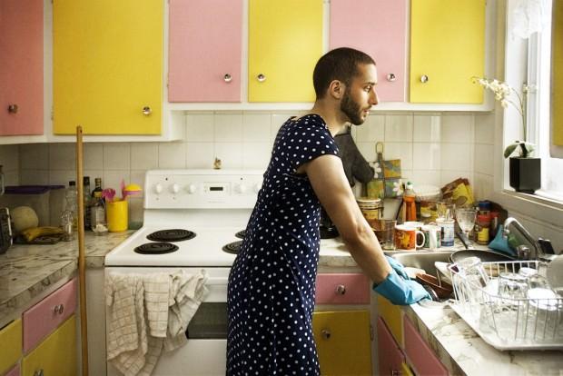 <p>Ev işlerinde eşlerine yardımcı olan erkeklerin çoğunluk kısmı, yalan söyleme konusunda diğer erkeklere nazaran daha meyillidirler.</p>
