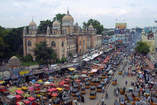<p>3-Hindistan</p>
<p>Hindistan 2050'de dünyanın en büyük üçüncü ekonomisi olacak. Ülkenin şu anki ekonomik büyüklüğü 1,84 trilyon dolar ve dünyanın en büyük 10'uncu ülkesi. Hindistan'ın 2050 itibariyle ekonomik büyüklüğü 24,98 trilyon dolar olacak.</p>