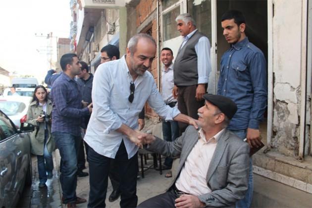 Cizre’ye gelen heyette, Kamu Emekçileri Sendikaları Konfederasyonu (KESK) Genel Başkanı Lami Özgen, Mazlum-Der Genel Başkanı Ahmet Faruk Ünsal, avukat Kezban Hatemi, eski milletvekili Mehmet Emin Ekmen, gazeteci Etyen Mahçupyan, Prof. Dr. Fazıl Hüsnü Erdem, akademisyen Murat Belge ve sanatçı Yılmaz Erdoğan yer aldı.