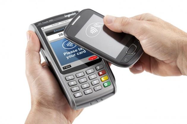 <p>Seyahatlerinizde NFC uyumlu cep telefonunuz sizin bir yardımcınız olabilir; turist kiosklarından istediğiniz dilde bilgi alabilir, müzeye daha adımınızı atmadan içeride hangi sergilerin olduğunu öğrenebilirsiniz. NFC etiketleri aynı zamanda tren, otobüs tarifelerini öğrenmek için kullanabilir. Otobüs durağına yerleştirilecek bir otobüs tarifesinin yüklenmiş olduğu etiket ile istediğiniz noktaya gitmek için kullabileceğiniz otobüs saatlerini öğrenebilirsiniz.</p>