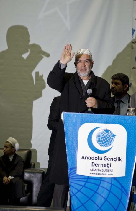Anadolu Gençlik Derneği, yılbaşı kutlamalarına alternatif olarak 'Mekke'nin Fethi ve Kuran Ziyafeti' adlı etkinlikler düzenledi. Ülke genelinde 200'ü aşkın yerde yapılan fetih şölenine katılımlar yüksek oldu.