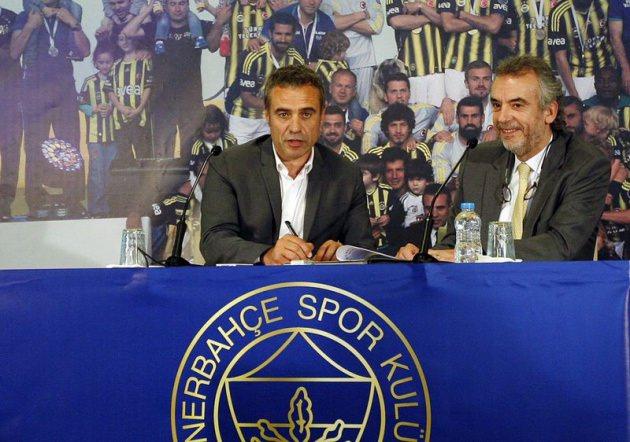 <p><span>Fenerbahçe, teknik direktörü Ersun Yanal, Sarı-lacivertli ekip ile 2 yıllık yeni sözleşme imzaladı. Tecrübeli hoca yıllık 1 milyon 750 bin dolar kazanacak.</span></p>