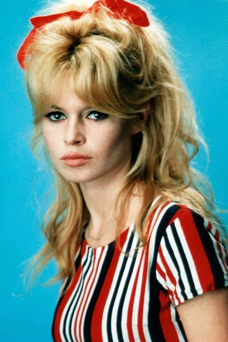 <p>Zamanın güzel yanı, Brigitte Bardot‘nun kabarık saçlı o ikonik görüntüsünü akıllarımıza kazımış olması kuşkusuz. </p>
