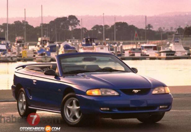 <p>Ford Mustang GT  - 1998</p>

