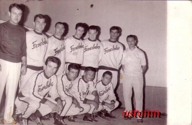 <p>Genç Fenerbahçeliler... </p>