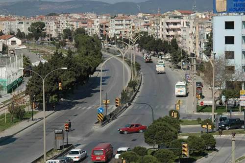 <p>AKHİSAR Bağlı olduğu il: Manisa Nüfusu: 158.857</p>