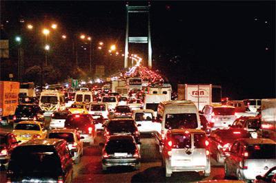 Yönetmelikteki esaslara aykırı ışık takmak ve kullanmak 77 lira.