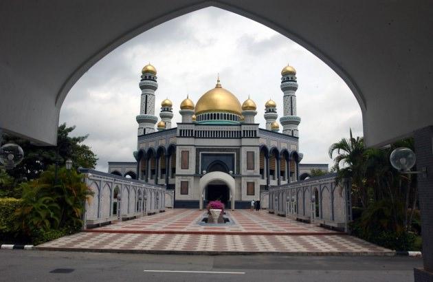 <p><strong>Jame Asr Hassanil Bolkiah Camisi</strong><br />Bandar Seri Begawan, Brunei </p>