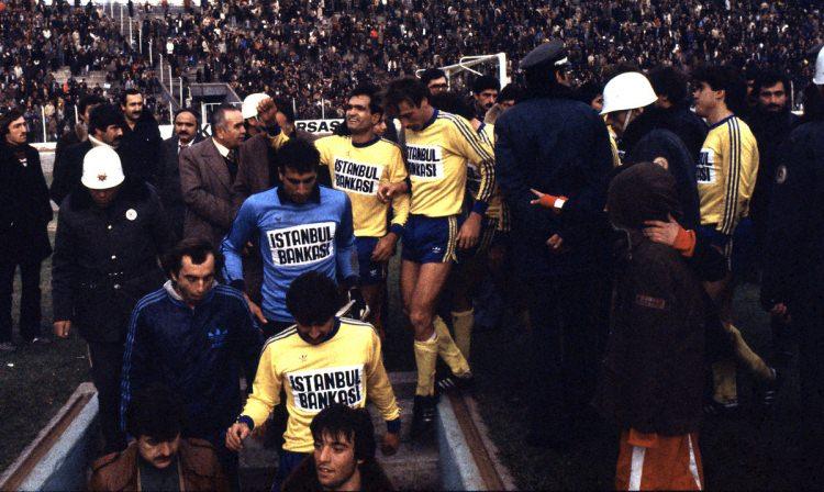 <p>Federayon Kupası yarı final rövanş maçında Ankaragücü ile Fenerbahçe 1-1 berabere kaldı. İlk maçı 1-0 kazanan Ankaragücü bu sonuçla finale yükseldi.</p>