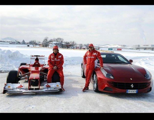 İki efsane pilotu Maranello test pistinde görüyoruz...