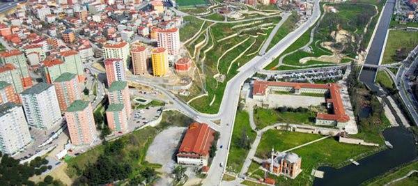 <p><strong>KAĞITHANE'DE GELENEK YİNE DEĞİŞMEZ</strong><br /><br />AK Parti Kağıthane'de Fazlı Kılıç ile yola devam etme kararı aldı. Refah Partisi'nin İstanbul'da aldığı ilk 4 ilçeden biri olan Kağıthane'de gelenek hiç değişmedi. Son yerel seçimlerde %43, genel seçimlerde ise %55 oy oranına sahip olan AK Parti, Kağıthane seçimlerini de rahat kazanır.</p>