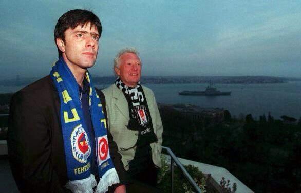 <p>Fenerbahçeli Löw ile Beşiktaşlı Feldkamp (1999)</p>