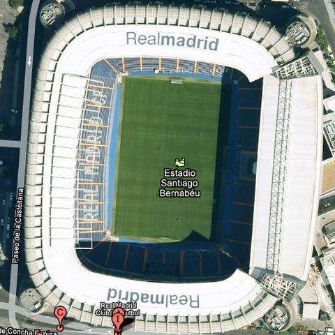 <p>Futbol deyince akla ilk gelenlerden birisi de yeşil sahalar... Peki ya futbolun olmazsa olmazı bu statlara hiç uzaydan baktınız mı? İspanya-Real Madrid-Santiago Bernabeu</p>