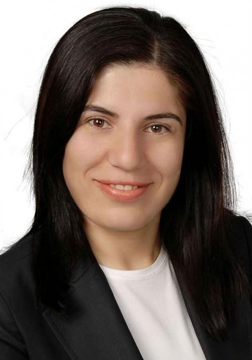 Aksaray Milletvekili: İlknur İNCEÖZ 1 çocuk annesi