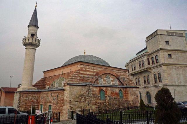 <p>Yürütülen çalışmalar kapsamında 19 camide ücretsiz hizmet uygulamasına geçilirken diğer camilerle ilgili çalışmalar sürüyor. Modernize edilerek kullanıma sunulan tuvaletler, temiz ve sağlıklı ortamda hizmet verecek.</p>
<p> </p>