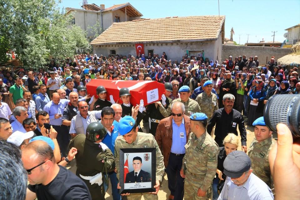 <p>Törene, Aksaray Vali Vekili Armağan Önal, Belediye Başkanı Haluk Şahin Yazgı, AK Parti Aksaray Milletvekilleri Mustafa Serdengeçti ile Cengiz Aydoğdu, askeri ve emniyet yetkilileri, vatandaşlar katıldı. </p>

<p> </p>
