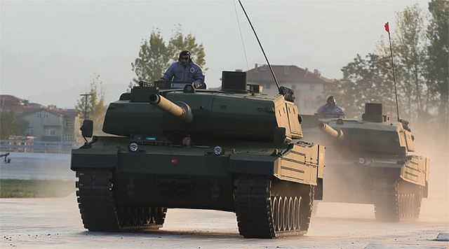 <p>ALTAY'ın yüksek teknoloji ürünü yeni nesil komuta kontrol sistemi, muharebe sahasındaki taktik-lojistik durum bilgisinin, emir, mesaj ve alarmların, tüm muharebe unsurlarının kullanımına uygun olarak üretilmesi, işlenmesi ve dağıtılması fonksiyonlarını en etkin şekilde yerine getiriyor.</p>