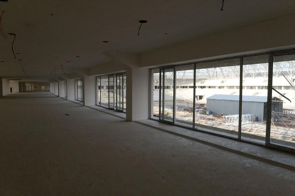 <p>Stat yapım ihalesini ilk alan firmanın iflas etmesinin ardından bir süre bekleyen daha sonra farkı bir firmaya ihale edilerek kaldığı yerden çalışmalarına devam edilen stadın en kısa sürede tamamlanması için çalışmalar tüm hızıyla sürüyor.</p>

<p> </p>
