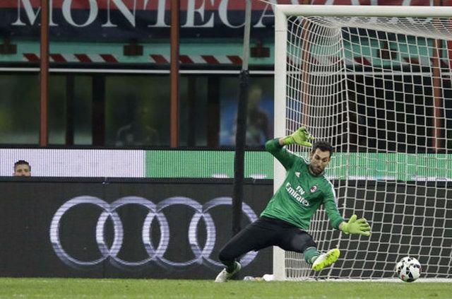 <p>Diego Lopez - Milan</p>
