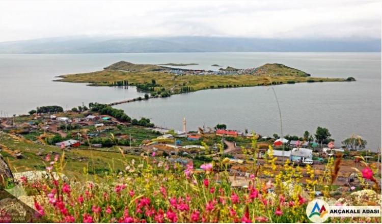 <p>Ardahan<br />
<br />
Nüfusu: 98 335  <br />
Toplam otomobil sayısı: 3 840<br />
​Kaç kişiye bir otomobil düşüyor: 25,6</p>
