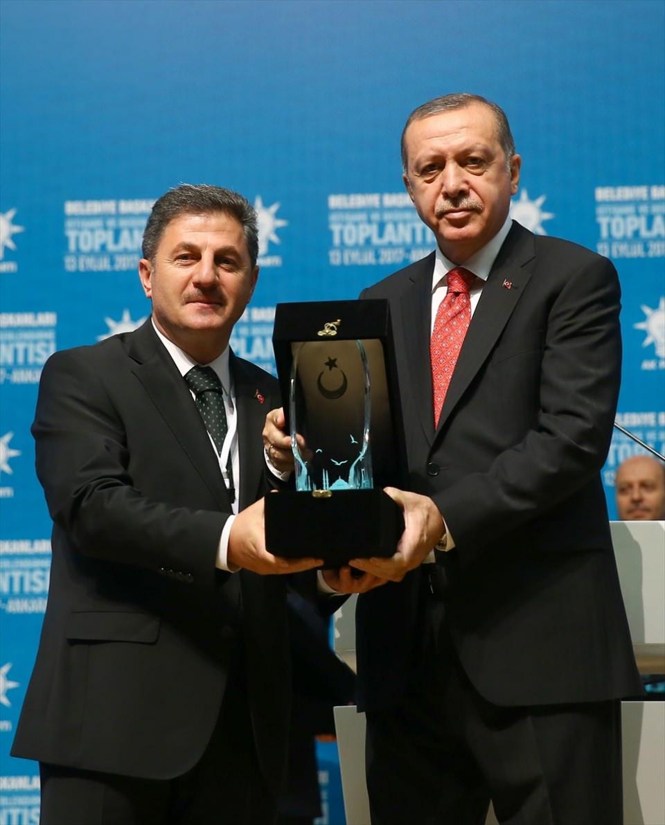 <p>Ordu'nun Gölköy Belediye Başkanı Ali Kemal Mert , ödül aldı.</p>
