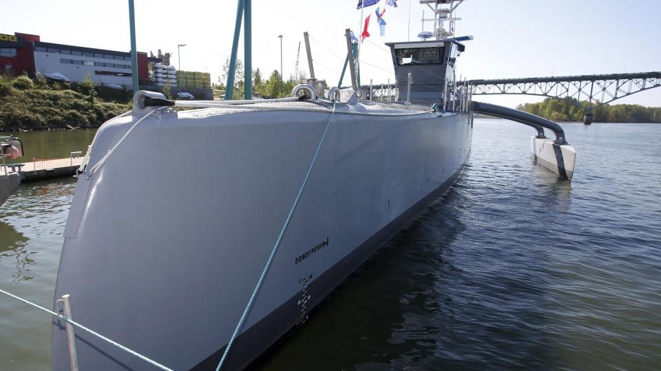 <p>ABD ordusu, okyanuslarda mürettebatsız binlerce mil seyahat edebilecek, 40.2 metre uzunluğundaki insansız savaş gemisini test etti.</p>

<p> </p>
