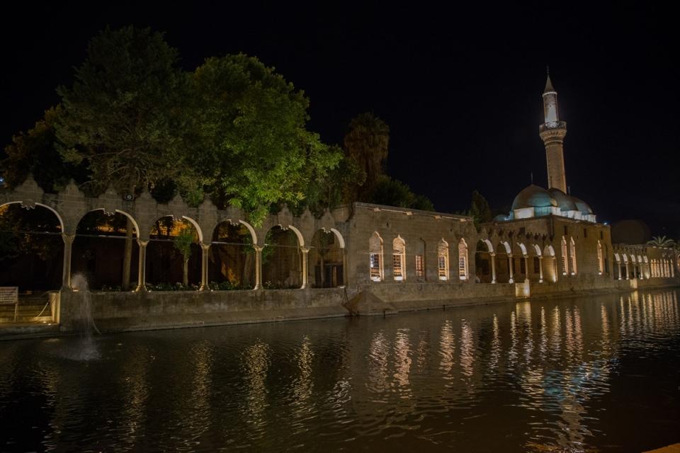 <p>Şanlıurfa Turizmi Geliştirme Derneği Başkan Yardımcısı ve turizm acentesi sahibi Rahime Yaşar da bahar aylarında hareketli bir turizm sezonu geçirdiklerini ve bunun bayramda da sürmesini arzu ettiklerini ifade etti. </p>

<p> </p>
