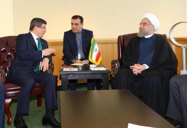 <p>Başbakan Ahmet Davutoğlu, BM Genel Kurulu Genel Görüşmeleri'ne katılmak üzere bulunduğu New York'ta, İran Cumhurbaşkanı Hasan Ruhani ile görüştü.</p>
<p> </p>
