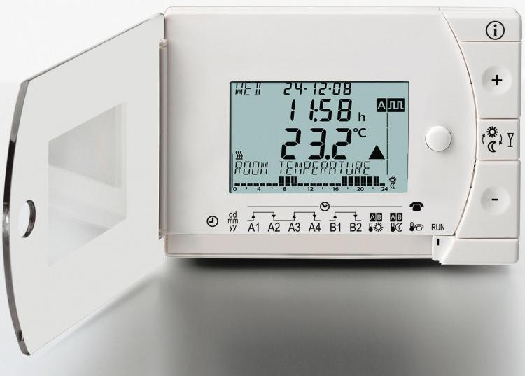 <p><strong>4. Oda termostatını yükseltmek</strong></p>

<p>Termostatlar belirlenen sıcaklığa göre ısıtma sistemini devreye sokar. Merkezi sistemli evlerde termostat ne kadar arttırılsa arttırılsın evin içindeki ısı değişmez.</p>
