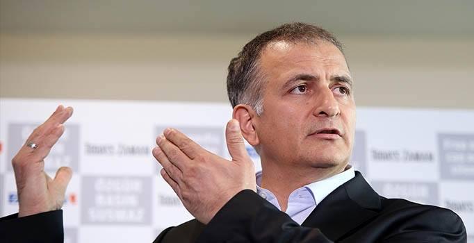 <p>Ekrem  Dumanlı</p>
