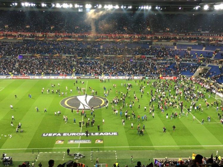 <p>UEFA Avrupa Ligi çeyrek finalinde Fransa temsilcisi Olympique Lyon ile Beşiktaş arasındaki ilk karşılaşma, yaşanan olaylar nedeniyle 45 dakika gecikmeyle başladı.</p>
