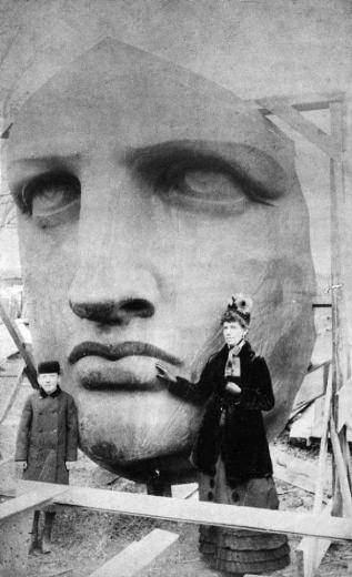 <p>Özgürlük Heykeli’nin kafasıyla çekilen ilk kare, 1885</p>
