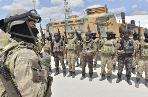 <p>Operasyon kapsamında alınan arama kararları doğrultusunda söz konusu mahallelerdeki 5 bin evin yarısından fazlasını kontrol eden güvenlik güçleri, çalışmalarında büyük aşama katetti.</p>

<p> </p>
