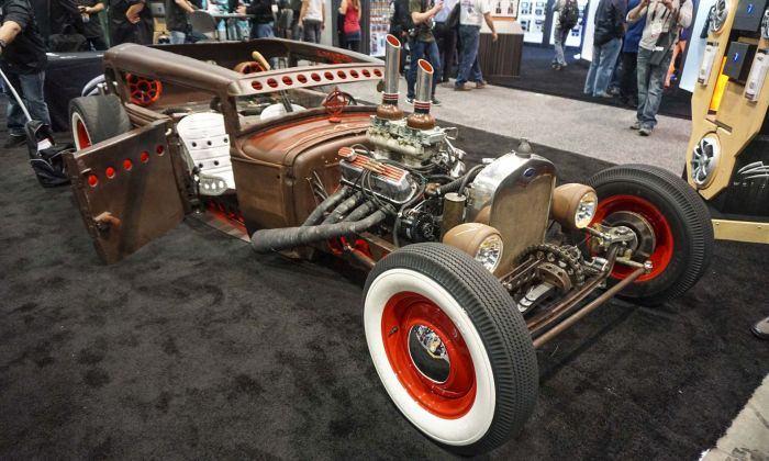 <p>1963 yılından beri düzenlenen ve dünyanın en büyük tuning fuarı olan SEMA Fuarı'nın bu yılki ayağı da tüm dünyadan otomobil ve otomobil aksesuarları üreticilerine ev sahipliği yapıyor. </p>
<p> </p>