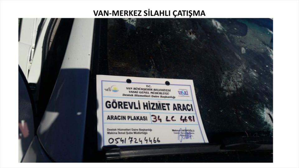 <p>Çatışmada 2 polis hafif yaralanırken, aracı kullanan Naci Acar yaralı, 1'i kadın 3 terörist ölü ele geçirildi. Belediye su işletmesine kiralandığı belirlenen araçta çok sayıda mühimmat bulundu.</p>
