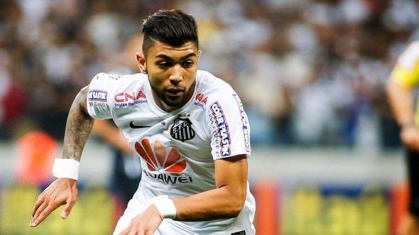 <p>GABRIEL BARBOSA (GABIGOL) | Gabriel Barbosa Almeida, nam-ı diğer Gabigol... Fenerbahçe'ye geliyor, geldi, bitti, gitti denirken bir anda Inter ile sözleşme imzalayıp, kısa bir Brezilya kariyerinden sonra hızlı Avrupa'ya geçiş yapanlardan. Onu takımınıza katmak istiyorsanız, transfer bütçenizin büyük bir bölümü gidecektir, hazırlıklı olun.</p>

<p> </p>
