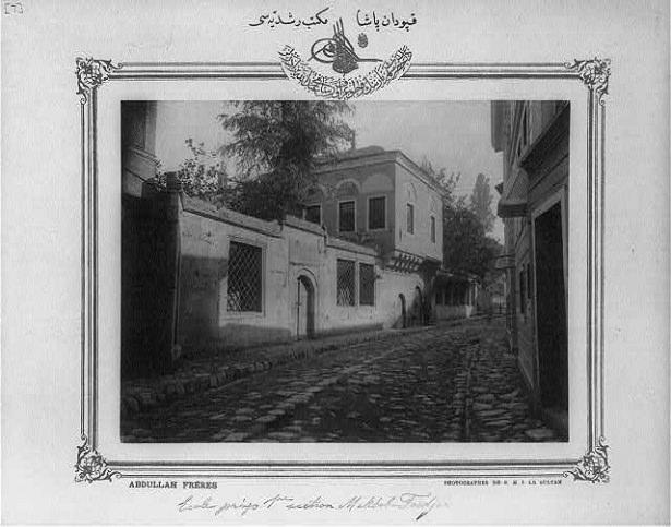 <p>Kaptanpaşa Mekteb-i Orta Okulu</p>
<p> </p>